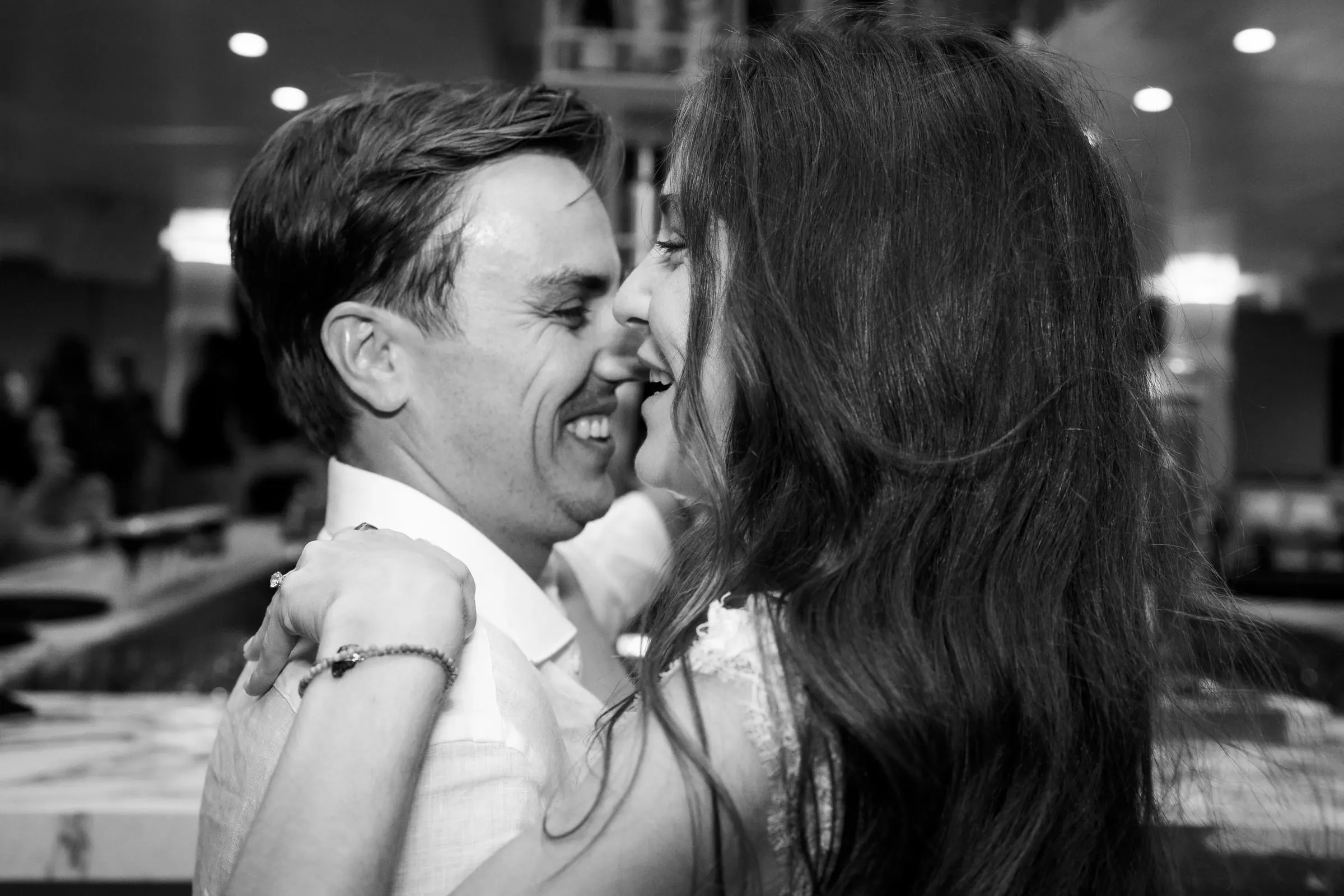 Black and white of the couple embracing and laughing at the party, Barbillón, Marbella