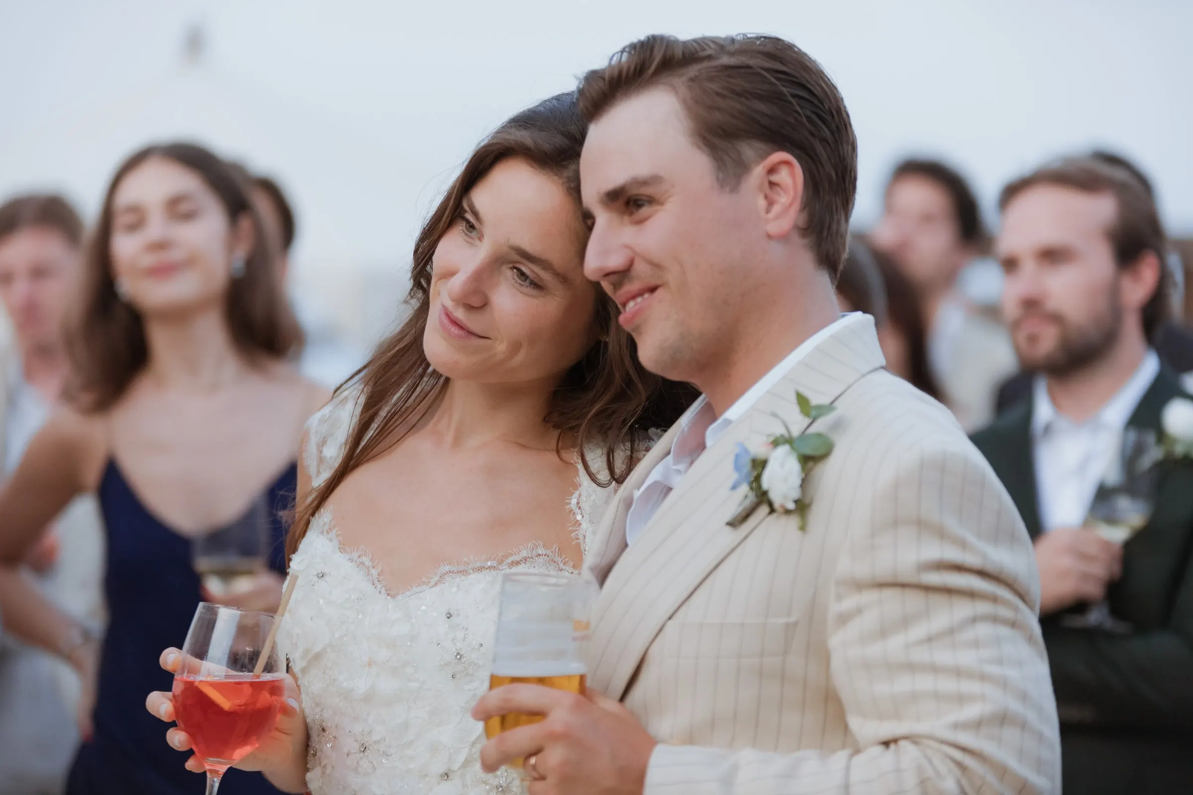 Bride and groom holding drinks, heads together, at the cocktail hour, Barbillón, Marbella