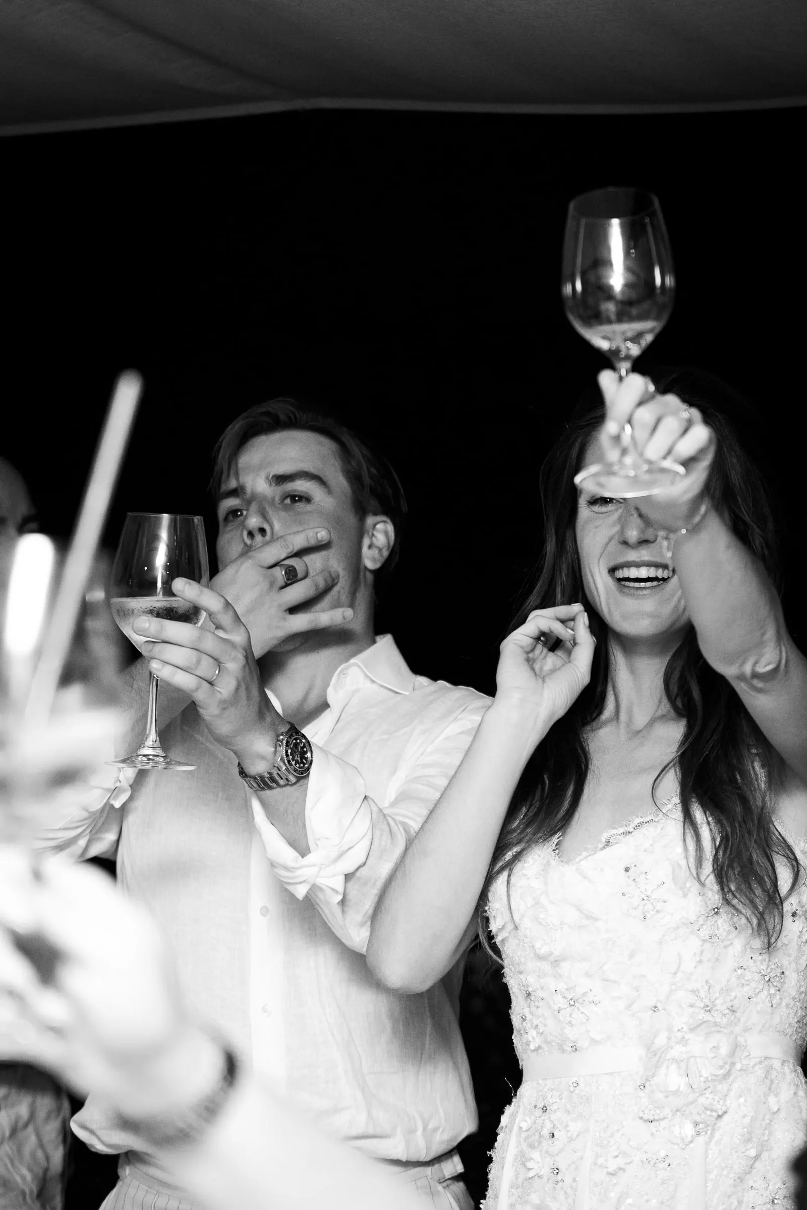 Black and white of the couple raising their glasses on the dance floor, Barbillón, Marbella