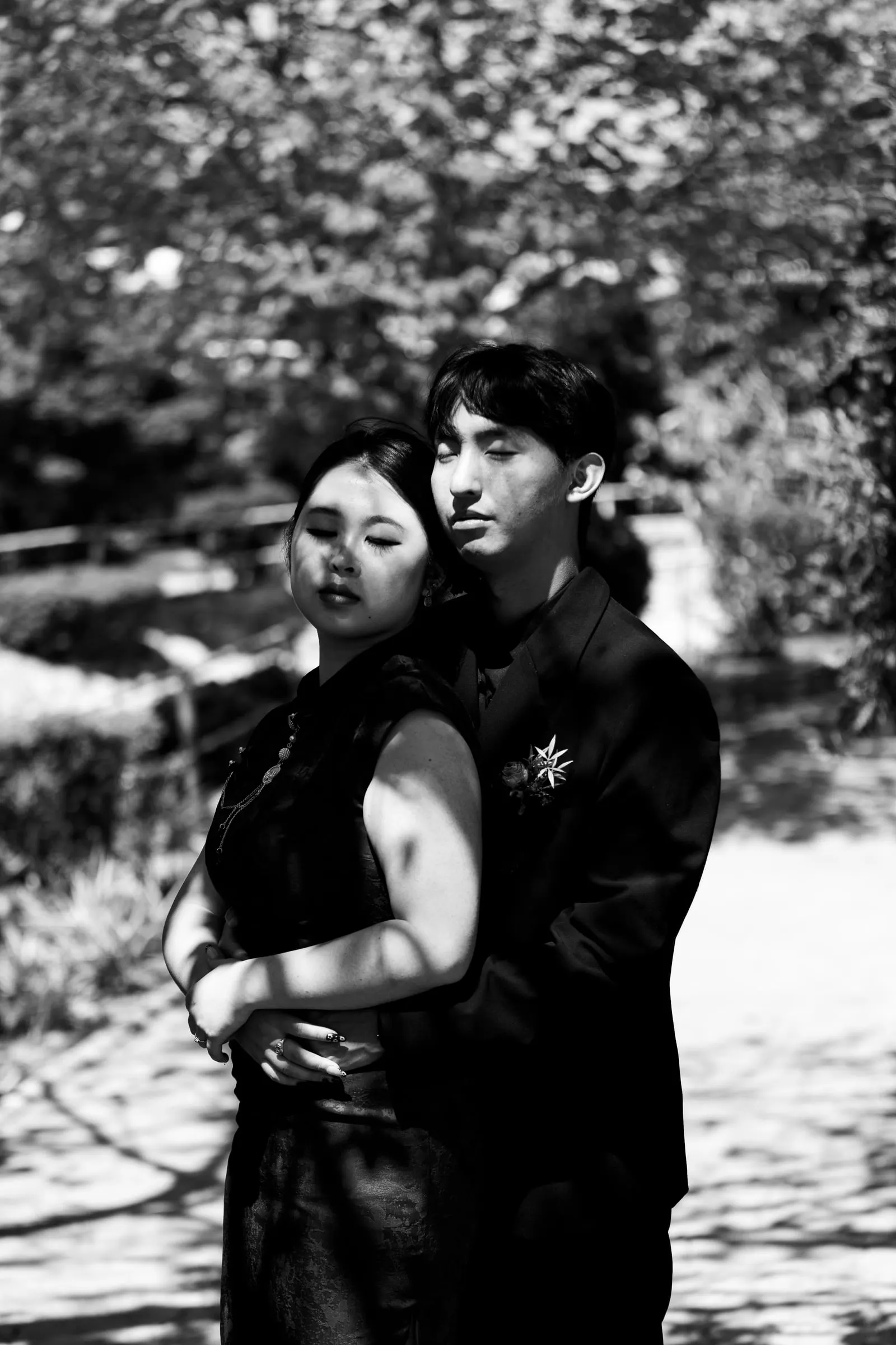 Black and white portrait of the fiancé holding the bride-to-be from behind, Alhaurín de la Torre