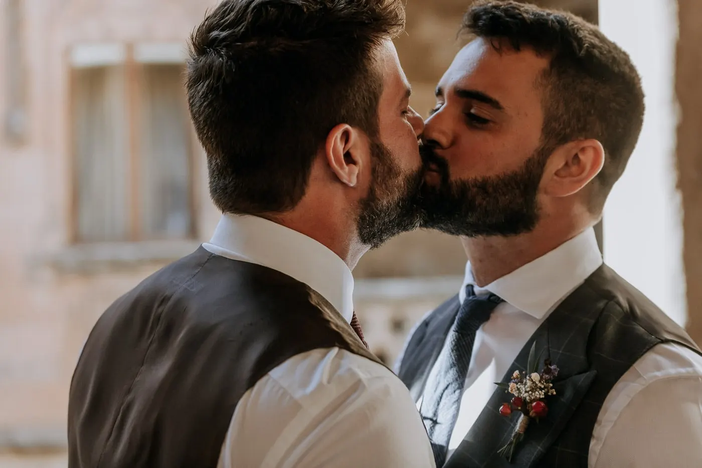 The two grooms kissing when they see each other before the ceremony, Salamanca