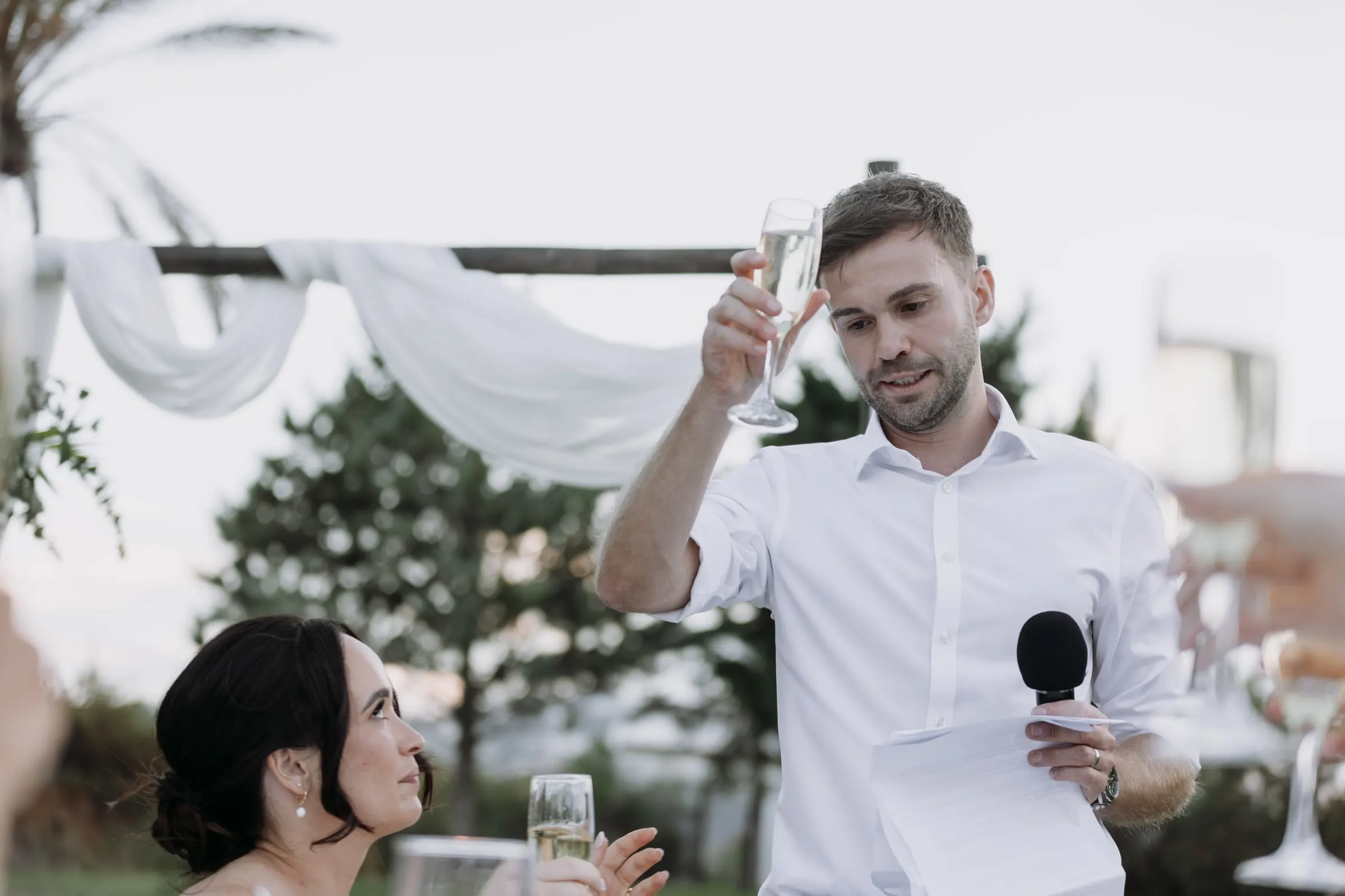 Groom raising his glass during his speech, Hacienda San José
