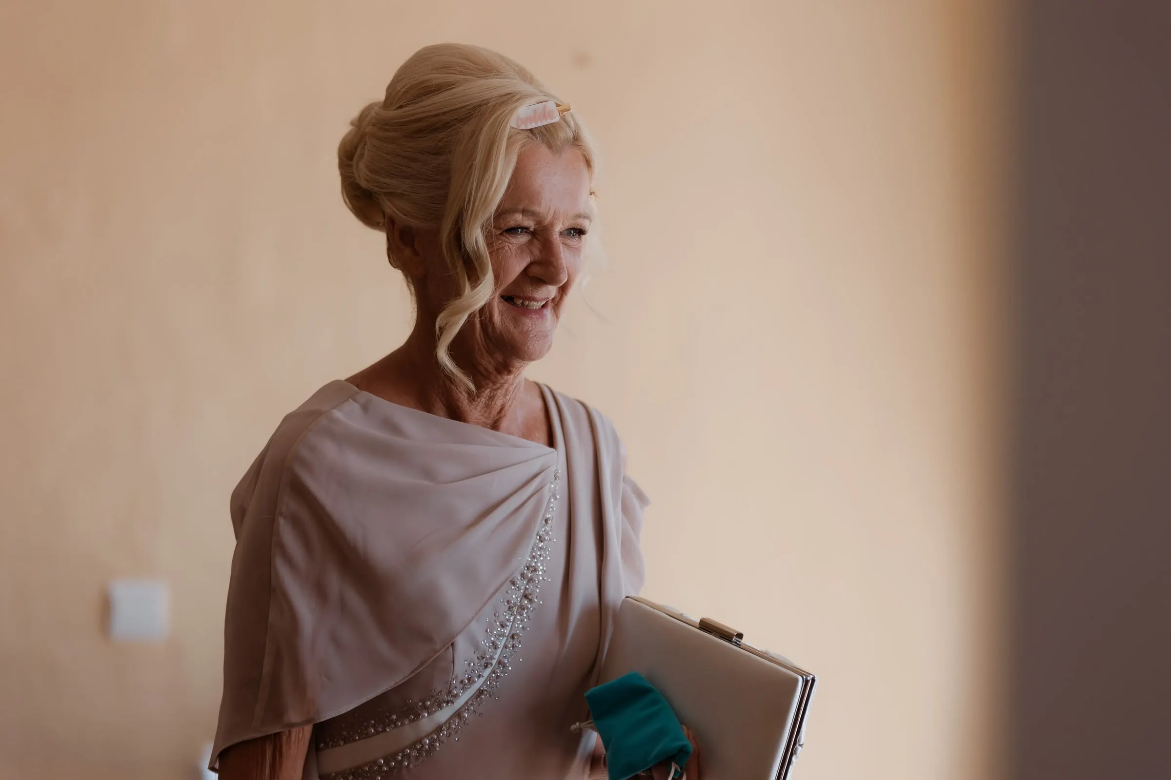 Mother of the bride smiling in a dusky pink dress at Hacienda San José, Mijas