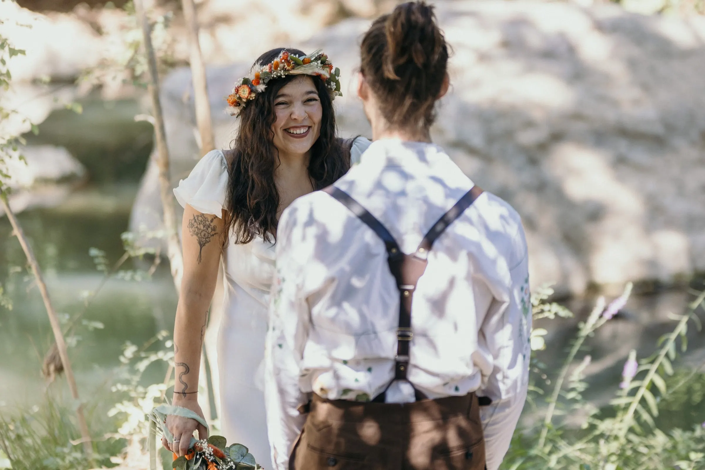 First look by the river at Molino La Flor, the groom seen from behind